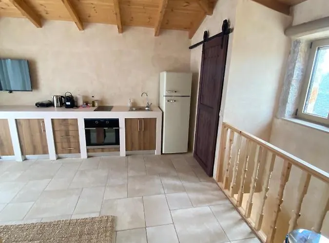 Mani Luxury Suites And Studios In Gytheio With Private Pools